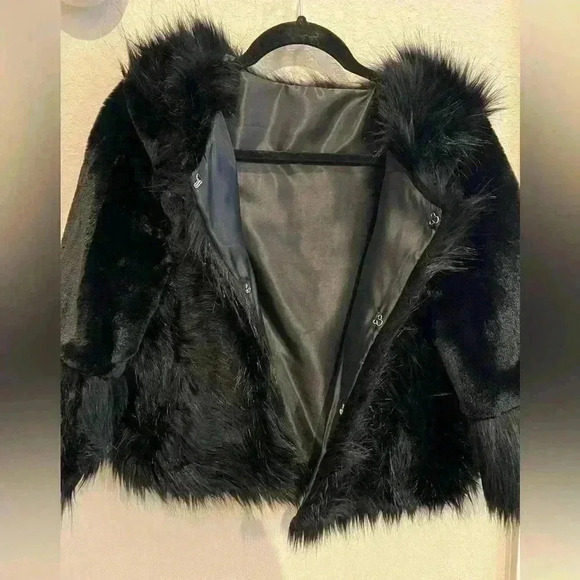 Solid Black Faux Fur Crop Coat SIZE SM/4 - Picture 6 of 10